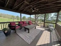 Bear Cabin at Mountain View Retreat Hotels in Latimer County
