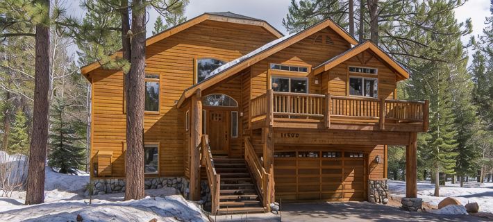 Gorgeous Home Near Golf Courses with Two en-Suites in Tahoe Donner Hotels in Truckee
