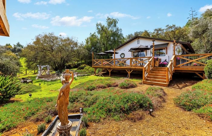 Montecito Cottage - Tuscan Farmhouse, Pool, Views