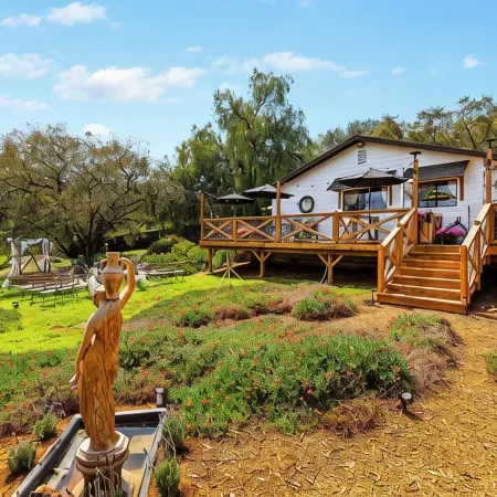 Montecito Cottage - Tuscan Farmhouse, Pool, Views