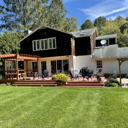 Modern Rustic 5 Bedroom Home In the Foothills of the Catskills Mountains. 5 ⭐️