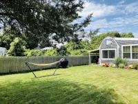 Cozy, clean, relaxing beach cottage awaits you!! Hotele w: Fairhaven