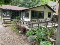 Cozy, remodeled 1940’s lake cottage on Long Lake in Ionia County - Wifi
