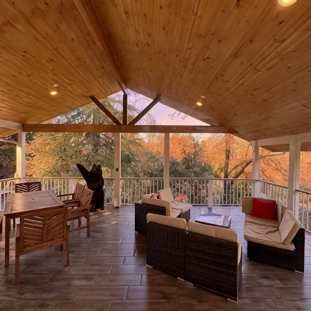 Modern Yosemite Escape – Cozy + Nature Views + EV Charger + Large Deck +Kitchen