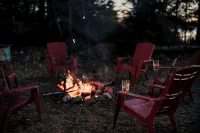 Lured Den - Private Lakefront Cottage - Hot Tub!