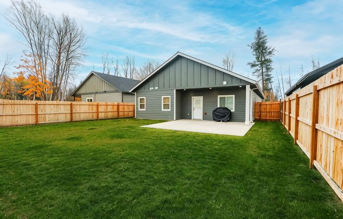 Spacious game house minutes to downtown Sandpoint and Schweitzer Mountain
