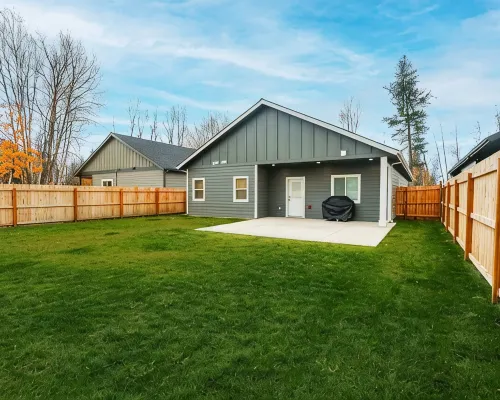 Spacious game house minutes to downtown Sandpoint and Schweitzer Mountain Hotels in Ponderay