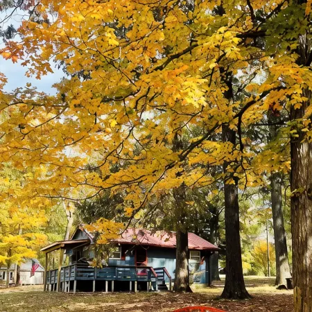 Summer Lake Fun at Cozy Blue Cabin – Prime Fishing & Boating on Lake Barkley! Hotéis em Trigg County