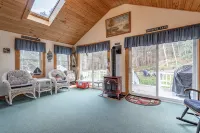 Beautiful Waterfront , four season home on charming Crescent Lake! - 3-Star