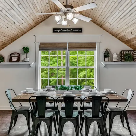 Wow!! Family Friendly Getaway:Hot Tub, Fire Pit, Nature, Wine & Weddings
