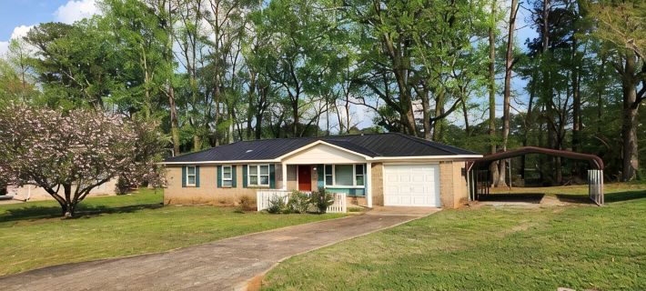 S2. Lakeside home in Historic Scottsboro Hotels in Scottsboro