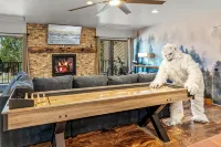 Spacious 3B/3B Condo. Luxury Amenities. ShuffleBoard. HotTubs. 1st FLR. Location - gimnasio