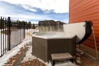 Red Sled at Hi Country Haus - 2 bed, 2 bath with a shuttle stop. - Pool