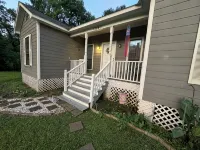 Spacious 3 Bedroom Home 1 Acre Unlimited Fast wifi Hotel di West Feliciana Parish