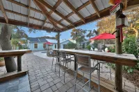 Island Retreat - Backyard Oasis w/Pool/NEW Hot Tub/Tiki Bar - 4-Star