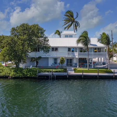 Waterfront Home, 200ft Dock, Gulf Access, Kayaks, Bicycles, Mini Golf, Game Room
