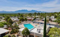 Entire 1500 sqft 2bed 2bath access to the pool don't be cramped in a room! - Wifi