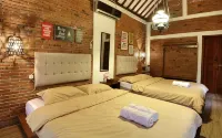 Omah Teras Bata Guesthouse