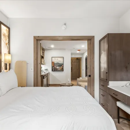 Remodeled Westgate Studio, resort amenities, multiple pools, tennis, onsite spa, restaurant
