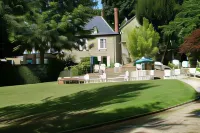 Logis Hotel du Chateau Hotels in Combourg