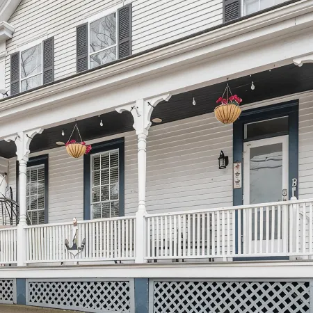 Downtown Bristol Condo Near Ferry & Waterfront