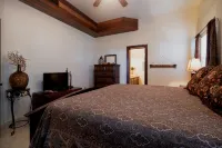 Two Bedroom, Beautifully Decorated, Ocean Front Condo - Gold Standard Approved - Homestays