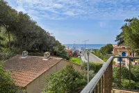 Sanary, exceptional sea view! In large new T2 villa 20 meters from the beach - Homestays