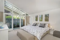 4 Br California Living, Heated Pool 80F, Central AC, Pet, West Bellevue, 30D+ ok - Bungalows
