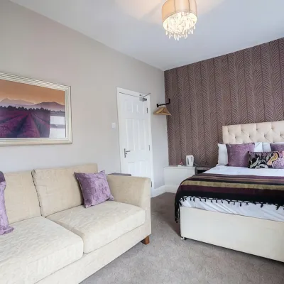 Cherish Lewis Hotel Blackpool- 2 Min to Beach- Smart Lock- Fast WiFi 블랙풀 플레저 비치 주변 호텔