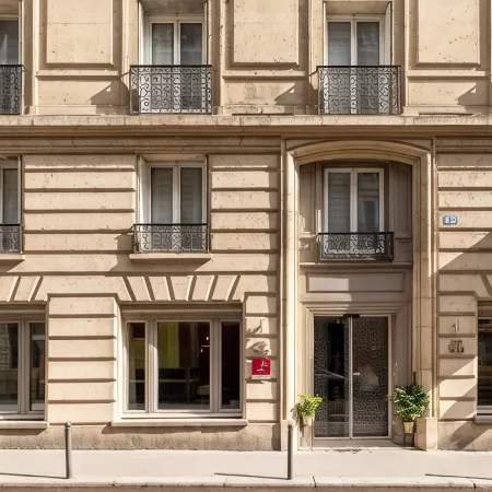 Hôtel Sophie Germain Отели рядом с достопримечательностью «Станция RER Denfert Rochereau»