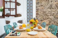 El Charco Suites