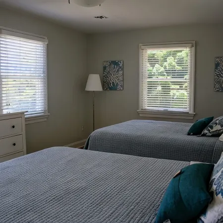 Beaches Everywhere! Gorgeous Pool and New Hot Tub in Super Private Setting!
