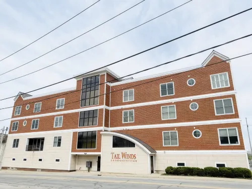 Marina View/Rooftop deck! Walk to Silver Beach/downtown! 2 Restaurants nextdoor - Wifi