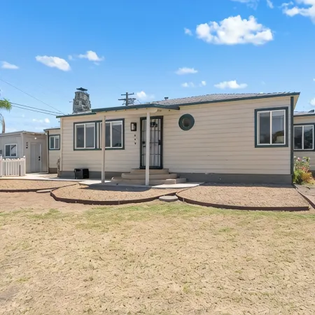 4-bedroom house in charming El Cajon with AC, WiFi