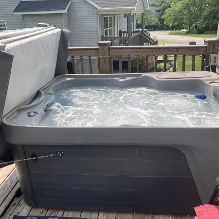 3B/3B; Single Family Lakeside Retreat W/Hot Tub