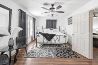 4 Br, 2 Bths,  Sleeps up to 12 Has 4 Bds, 2 Air Mattresses, Twin Mattress,Couch.