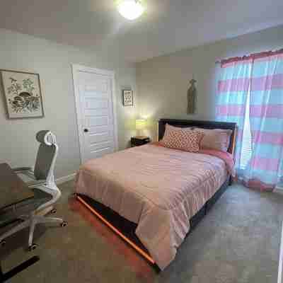 Luxury 3-bedroom house with ample backyard in serene part of Odessa Rooms