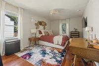 Vintage Boho Retreat in Reno's Midtown Arts District - 부티크