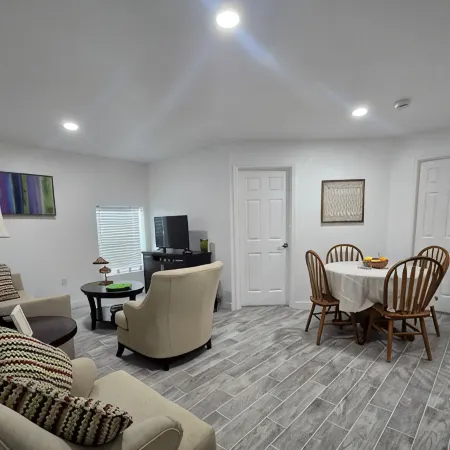 Private Guest Suite • Near Disney & Orlando