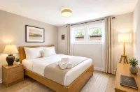 Luxury Downtown Retreat - Prime Spot - Sleeps 6 - Homestays