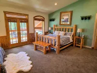 Luxury Yellowstone Chalet - Mountain Views With Jacuzzi & Sauna! - Wifi