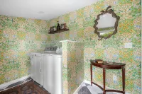 Witchy Hideaway Cottage; Close to Beaches, Salem & Train to Boston - 3-Star