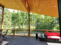 Modern Charming 3-Bedroom House in Marvelous Ronald with WiFi, AC, Ping Pong. - 4-Star