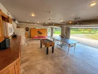 Spacious, modern lake-front vacation home/ scrapbooking/quilting retreat