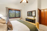 Bear Paw Haven-nestled in the trees. Pet & family friendly. HOT TUB, Free WiFi - Balkoner