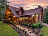 Nashville Lux Lodge• Private Pickleball Ct• Hot Tub• Game Rm Fire Pit• 5Br 5BA - 4-Star