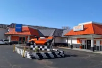Ramada by Wyndham Indianapolis Speedway - Rooftop Pools