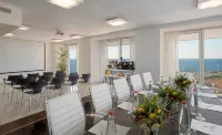 Island Luxurious Suites Hotel