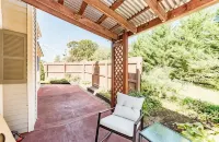 New-Winter of 1947 Cottage-Charming Home with a relaxing backyard. Sleeps 6 - Homestays