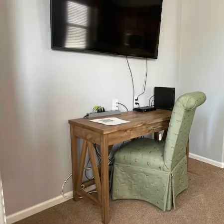 Charming 1-bedroom condo in awesome Modesto with WiFi, AC